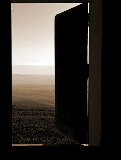 con la porta&nbsp;aperta