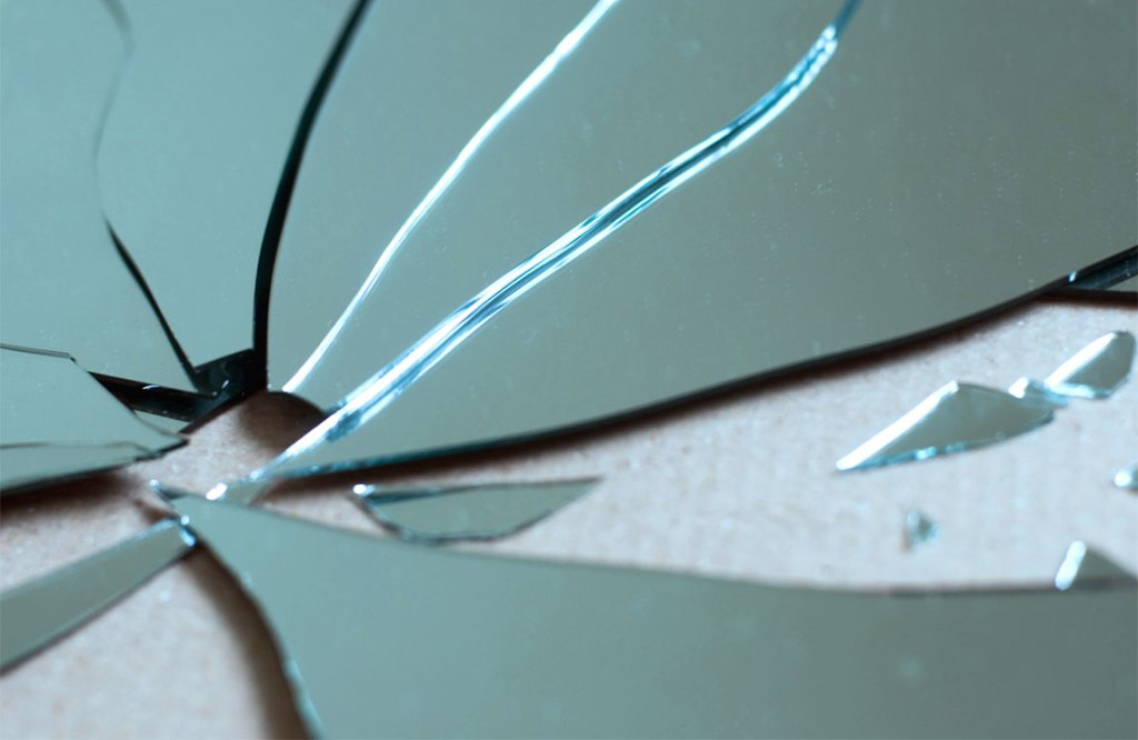 davanti allo specchio