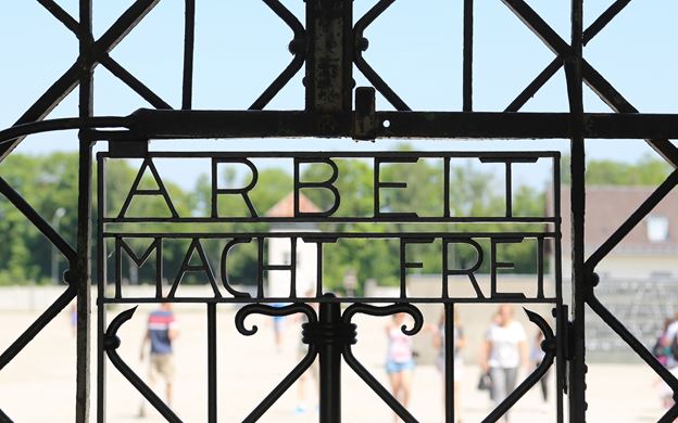 Dachau. Mai più.