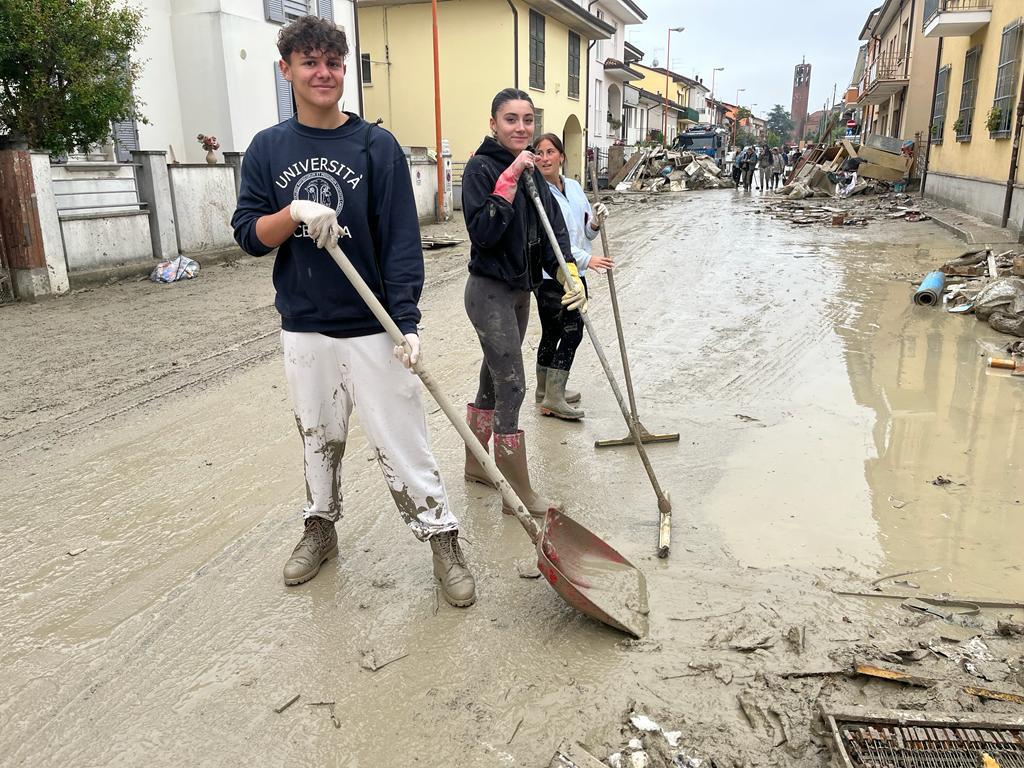 I giovani, gli altri, il&nbsp;fango